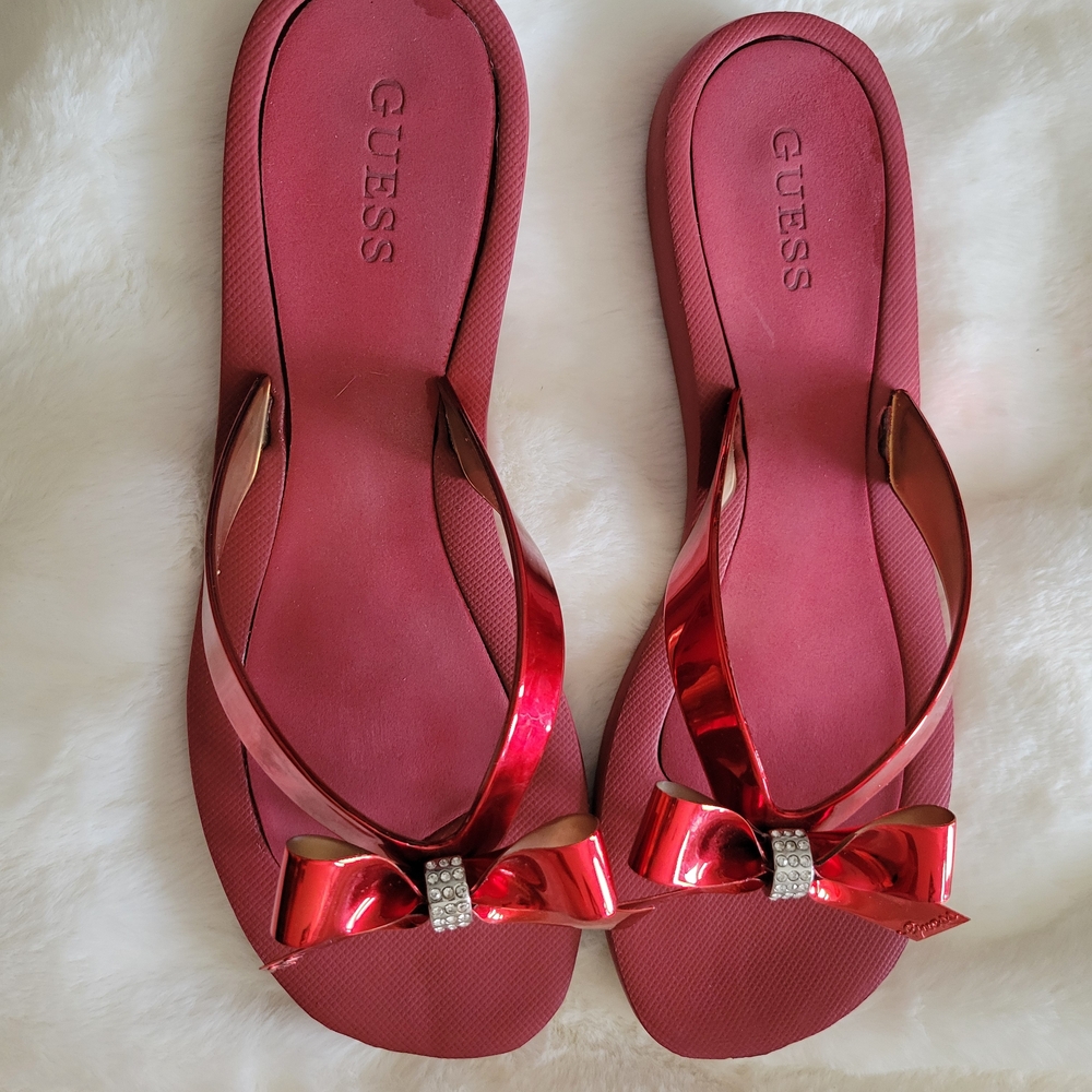 GUESS Metallic Red Bow Flip-Flop Sandals with Rhinestone Accents